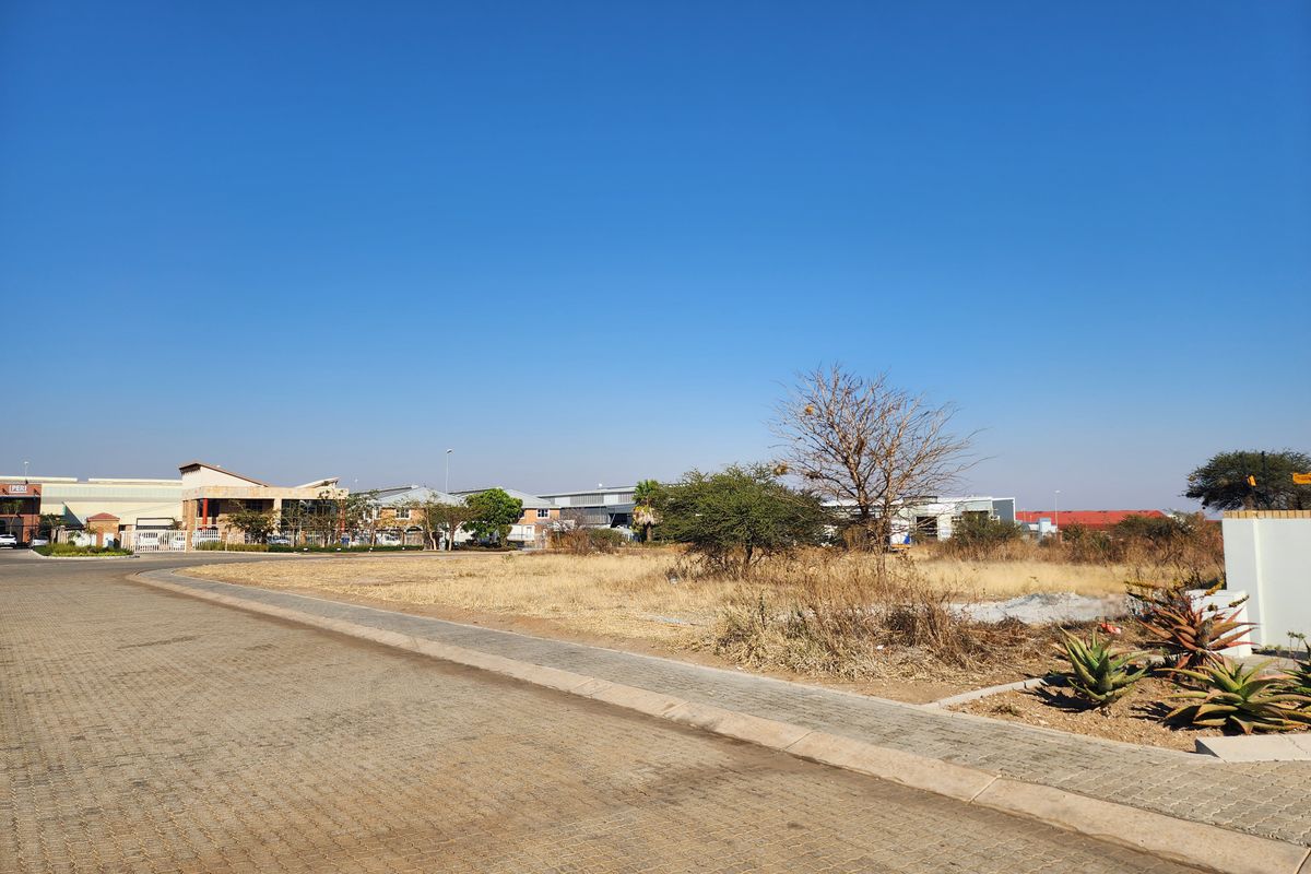 Vacant Industrial Land in Prime Location – Endless Development Potential! - Photo 5