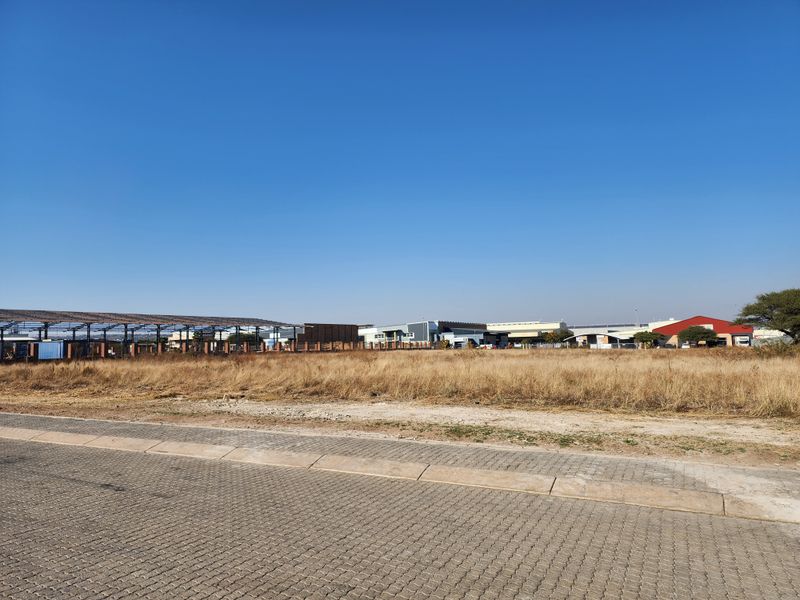 Vacant Industrial Land in Prime Location – Endless Development Potential! - Photo 4