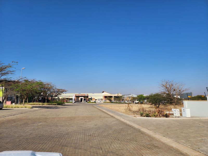 Vacant Industrial Land in Prime Location – Endless Development Potential! - Photo 10