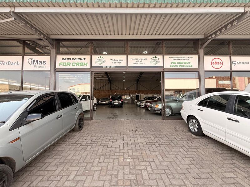 Corner Building to Rent at busy Intersection - Photo 8