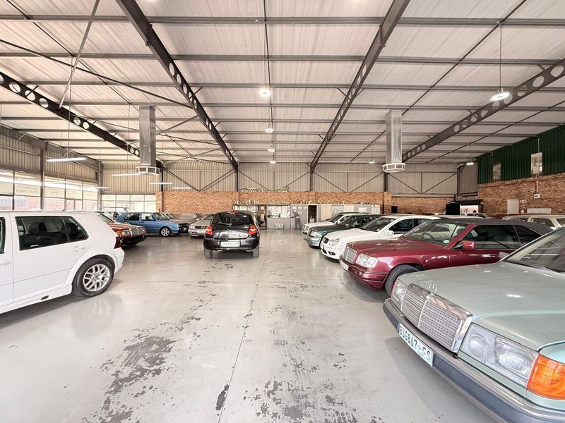 Corner Building to Rent at busy Intersection - Photo 7