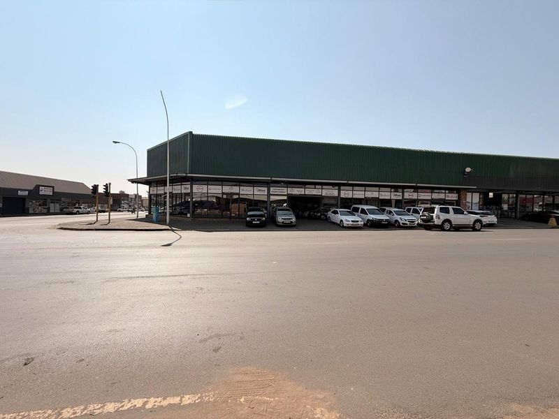 Corner Building to Rent at busy Intersection - Photo 2