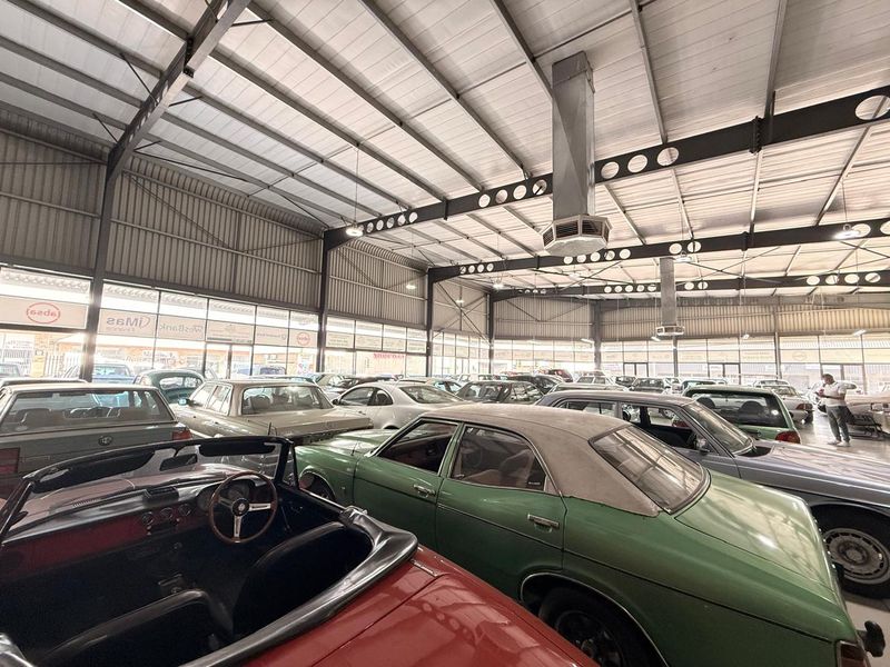 Corner Building to Rent at busy Intersection - Photo 4