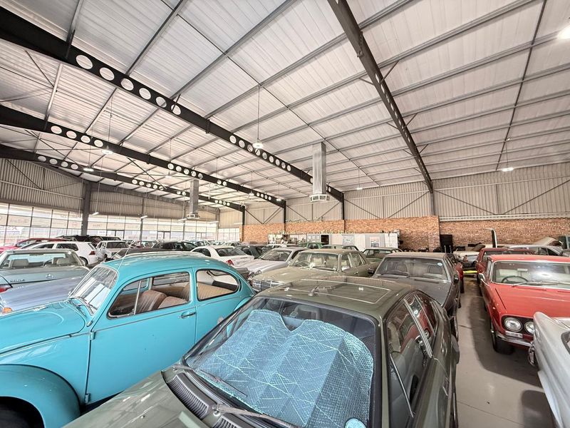 Corner Building to Rent at busy Intersection - Photo 5