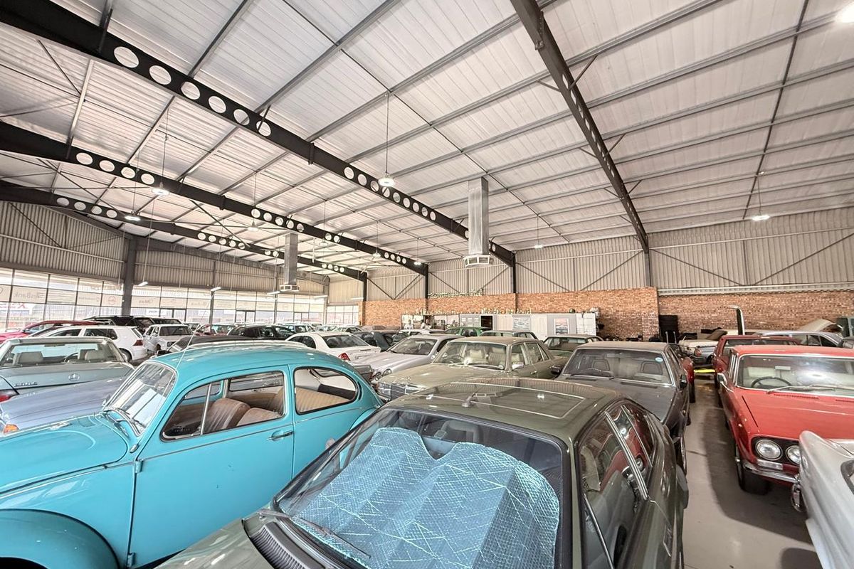 Corner Building to Rent at busy Intersection - Photo 5