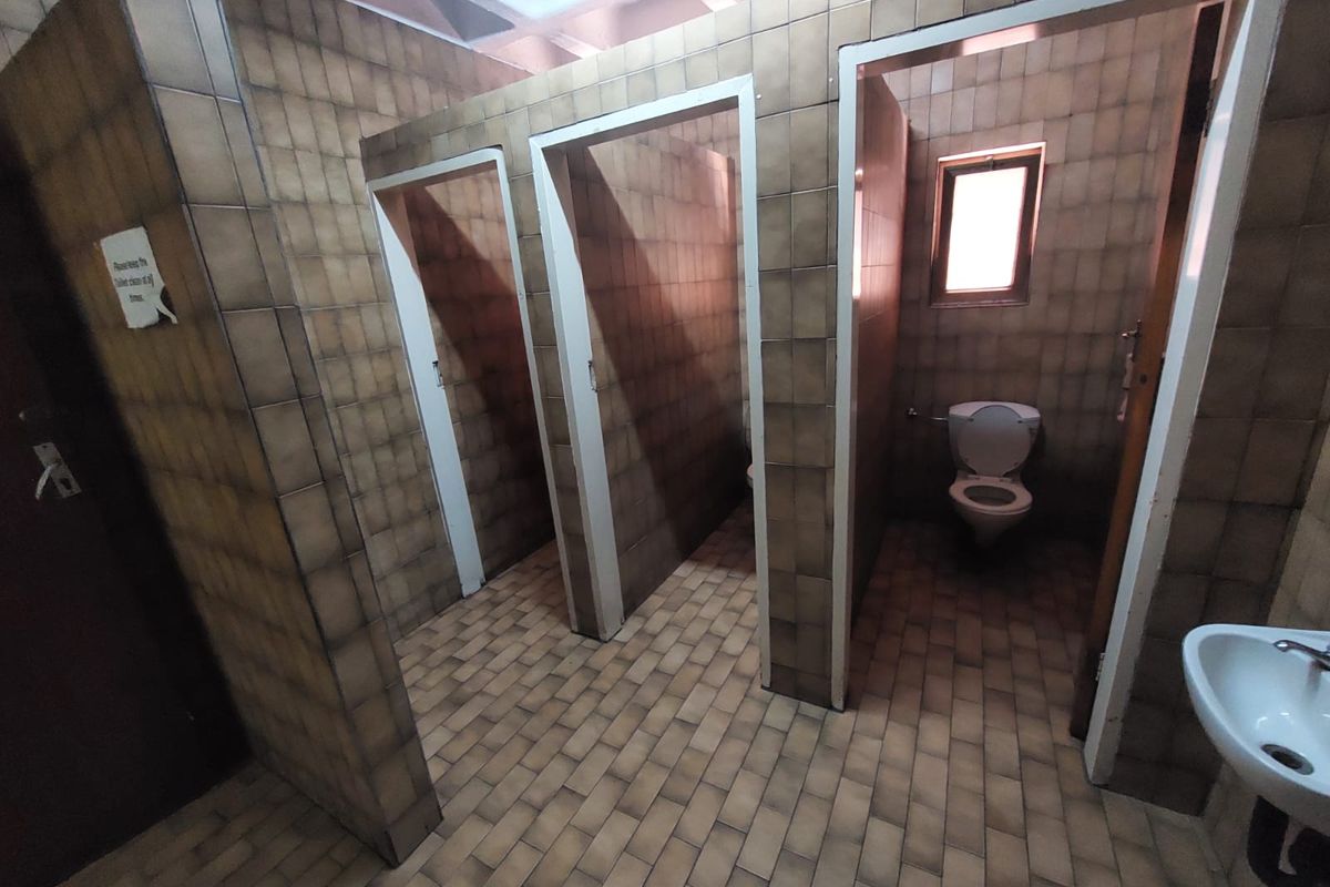 Multiple offices to let - Photo 4