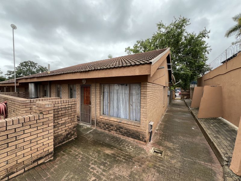 HIGH-YIELD INVESTMENT OPPORTUNITY | 12-UNIT RESIDENTIAL COMPLEX - Photo 4