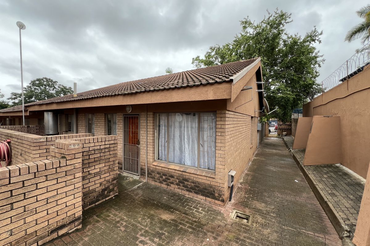 HIGH-YIELD INVESTMENT OPPORTUNITY | 12-UNIT RESIDENTIAL COMPLEX - Photo 4