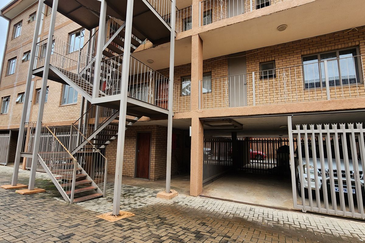 HIGH-YIELD INVESTMENT OPPORTUNITY | 12-UNIT RESIDENTIAL COMPLEX - Photo 5