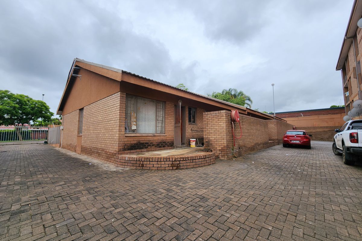 HIGH-YIELD INVESTMENT OPPORTUNITY | 12-UNIT RESIDENTIAL COMPLEX - Photo 3