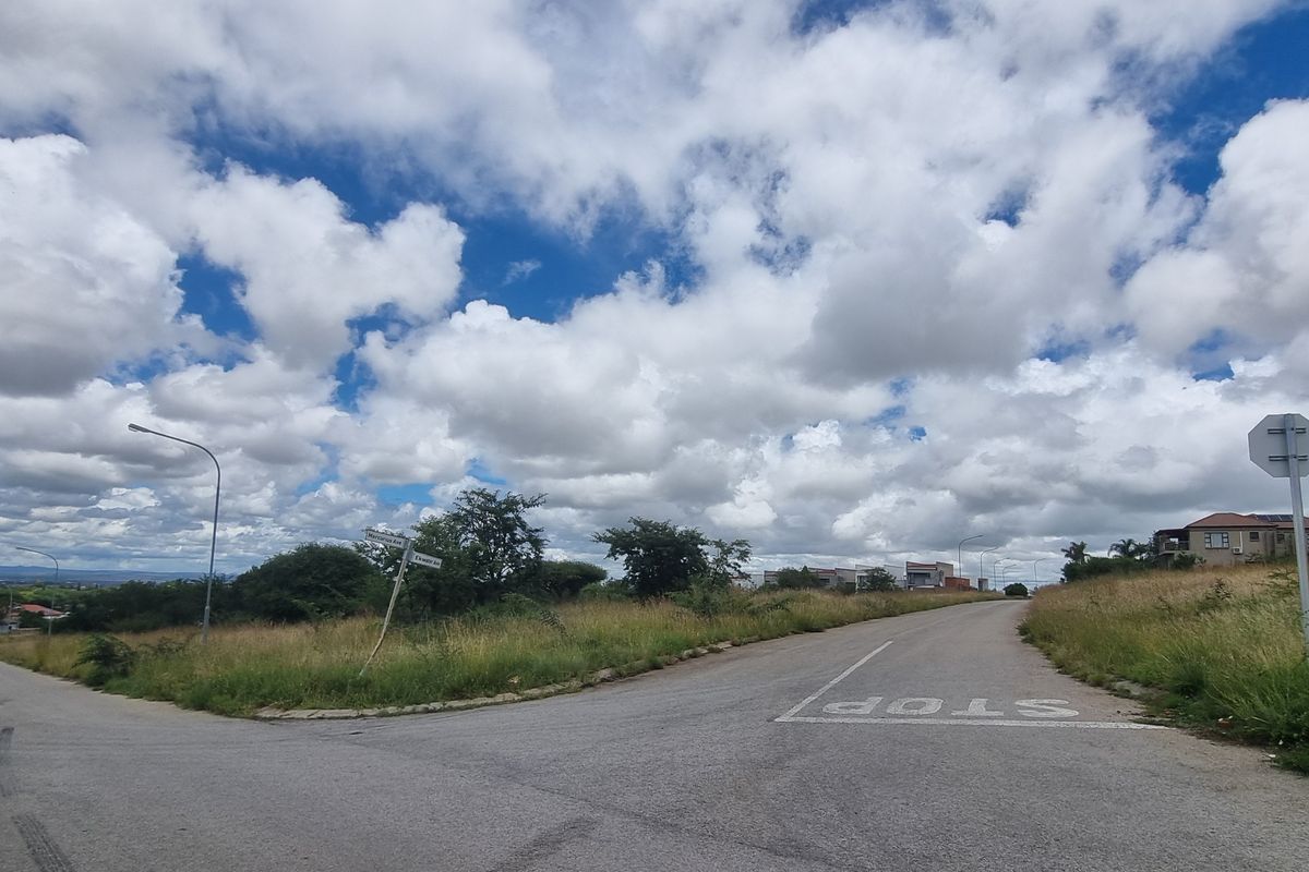 Vacant Land for Sale – Prime spot for medical professional housing - Photo 2