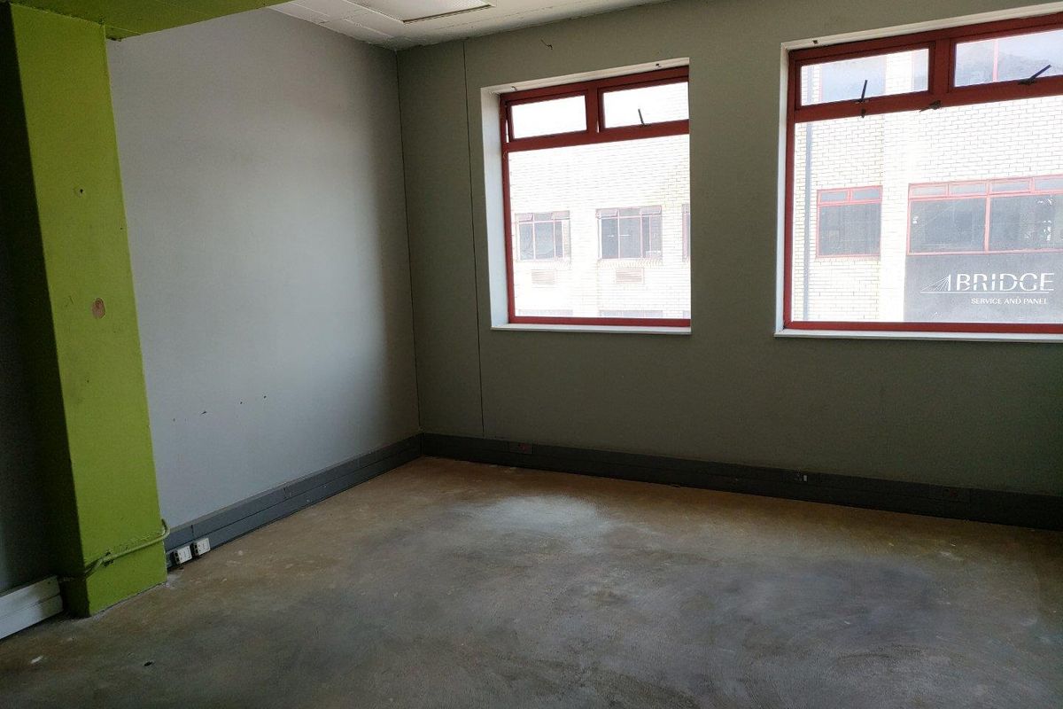 1154m2 Warehouse TO LET - Photo 2