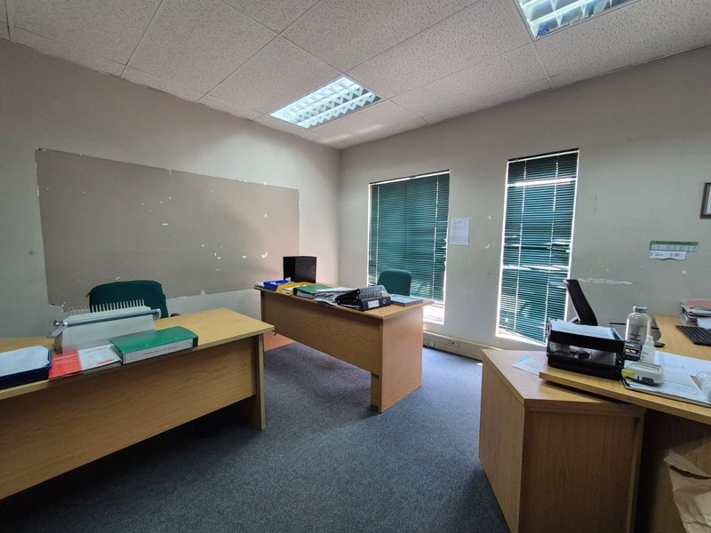 Prestigious Commercial Property - Photo 8