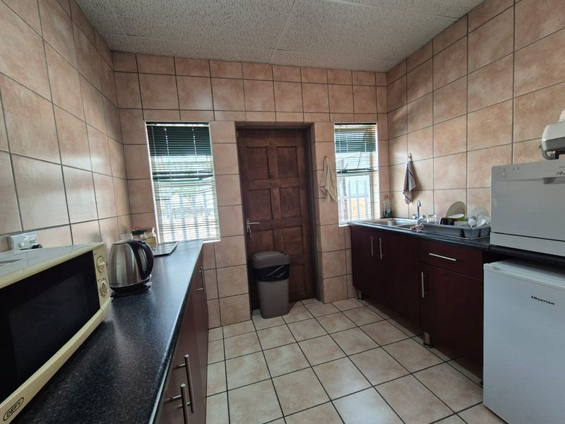 Prestigious Commercial Property - Photo 7