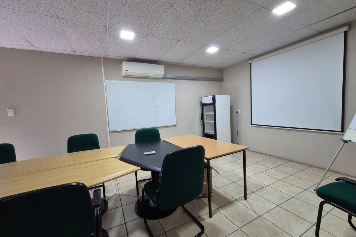 Prestigious Commercial Property - Photo 4