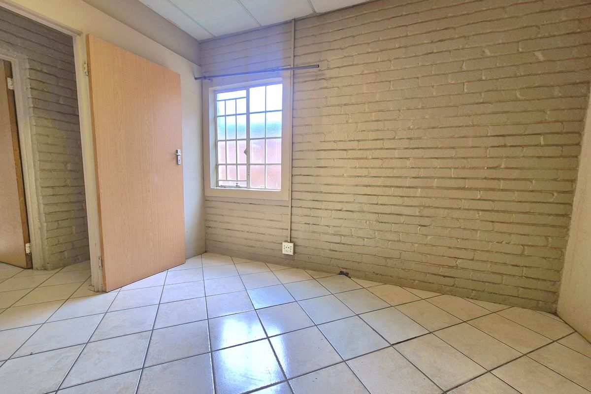 3 Room Office To-Let in Dalview. - Photo 3