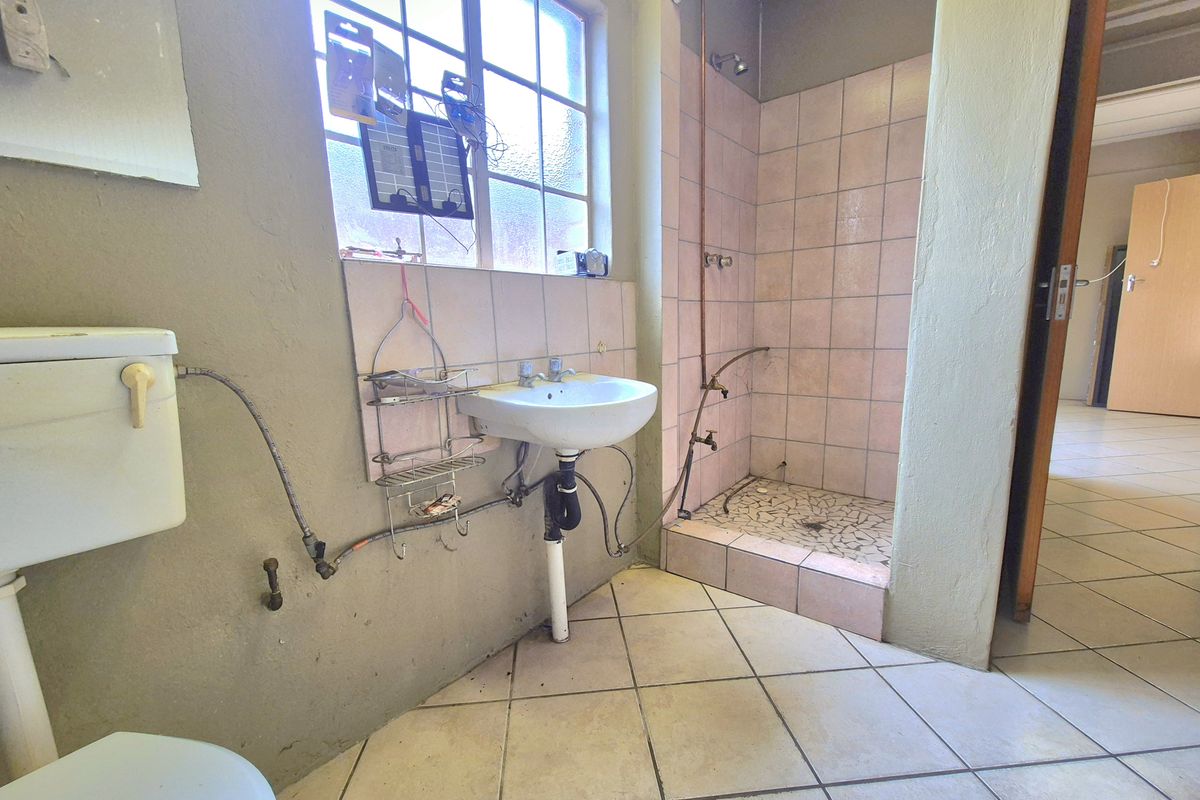 3 Room Office To-Let in Dalview. - Photo 4