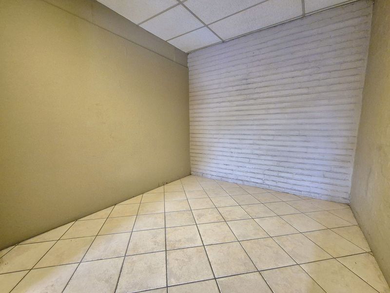 3 Room Office To-Let in Dalview. - Photo 8