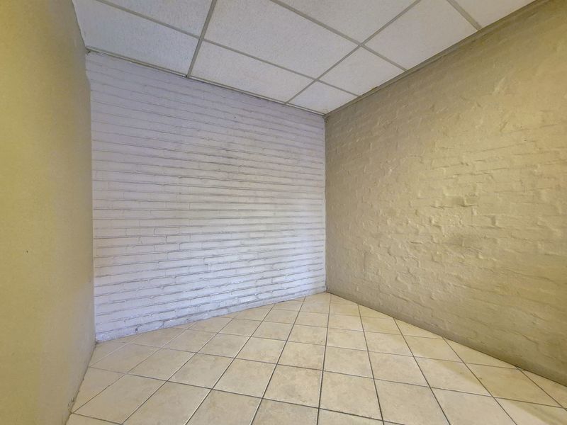 3 Room Office To-Let in Dalview. - Photo 7