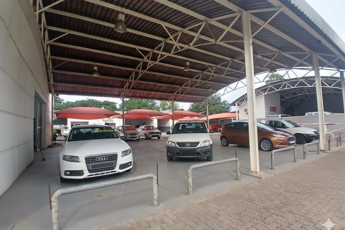 Buzzing Retail Corner - Photo 4