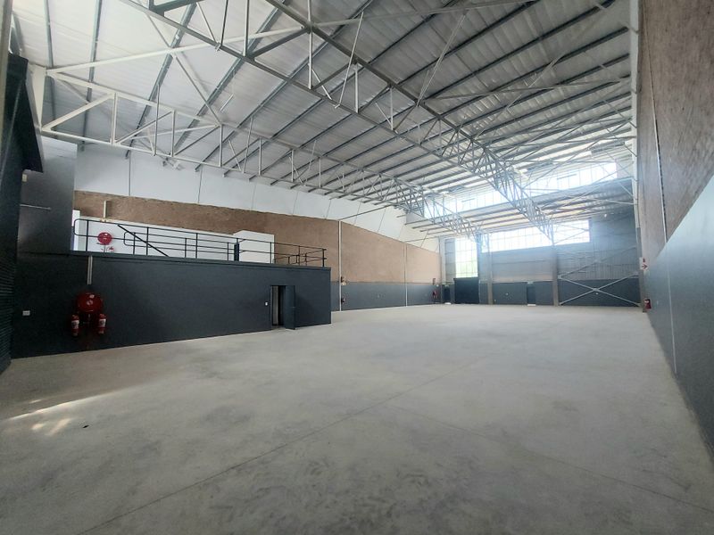 MAJESTIC MODERN WAREHOUSE TO LET - 24 HOUR SECURITY & TRUCK ACCESS - Photo 5