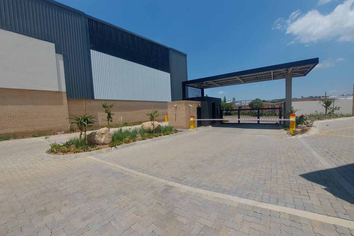 MAJESTIC MODERN WAREHOUSE TO LET - 24 HOUR SECURITY & TRUCK ACCESS - Photo 4
