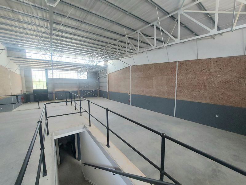 MAJESTIC MODERN WAREHOUSE TO LET - 24 HOUR SECURITY & TRUCK ACCESS - Photo 7