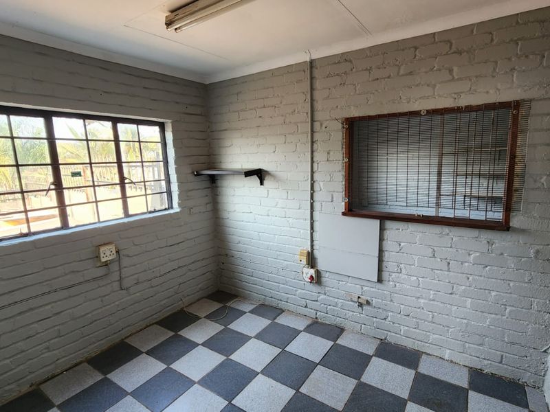 Industrial Property with 3 Buildings on One Stand – Prime Rental Income Opportunity in White River - Photo 4