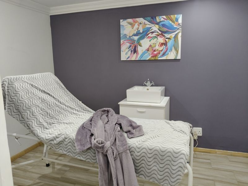 Business Units for Sale – Dolphin View Building, Main Beach - Photo 8