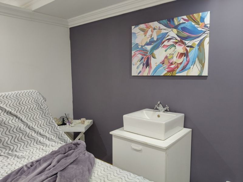 Business Units for Sale – Dolphin View Building, Main Beach - Photo 9