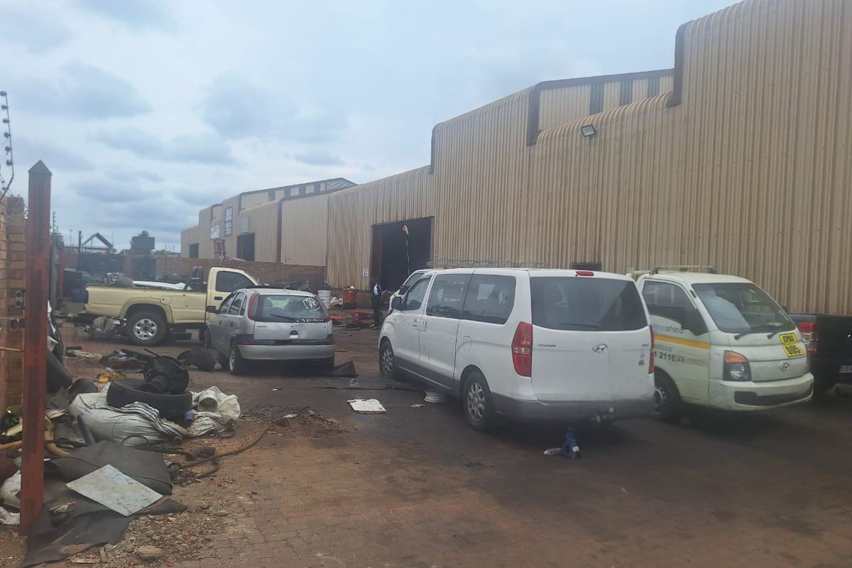 Industrial Property for Rent – 660m2 Workshop - Total 923m2 - Photo 5