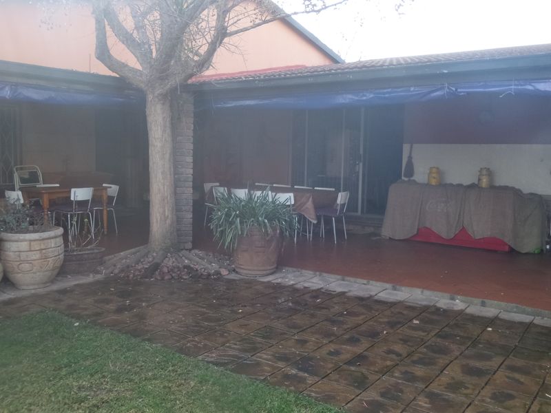 This large, business-zoned property in the heart of Meyerton presents an exceptional opportunities. - Photo 3