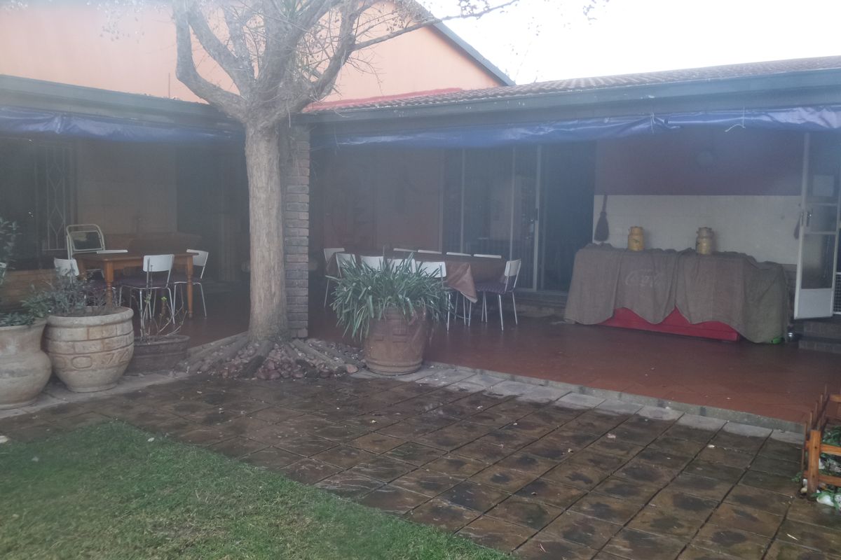 This large, business-zoned property in the heart of Meyerton presents an exceptional opportunities. - Photo 3