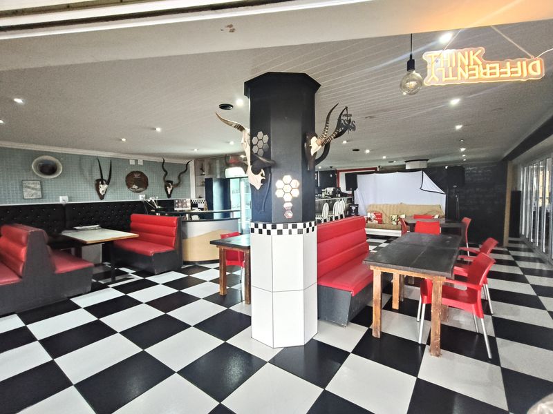 Prime Commercial Property for Sale – Dolphin View Building, Jeffreys Bay Main Beach - Photo 10