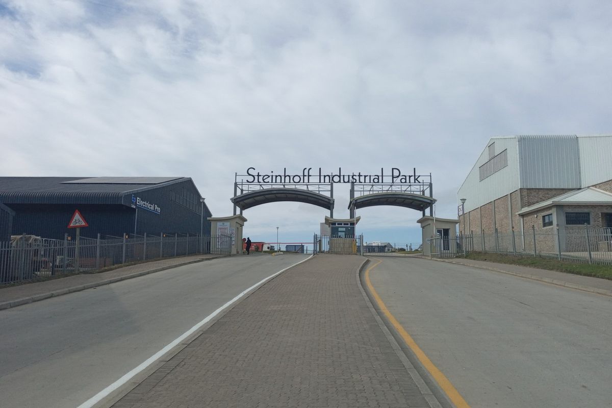 Prime Industrial Facility with 1,500sqm GLA – Ready for Investment in George, Steinhoff Industrial - Photo 2