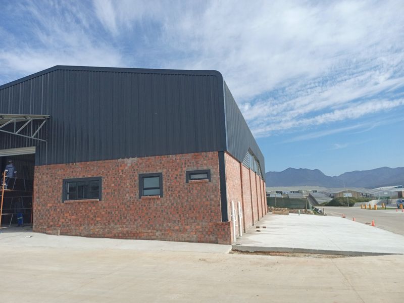 Prime Industrial Facility with 1,500sqm GLA – Ready for Investment in George, Steinhoff Industrial - Photo 3