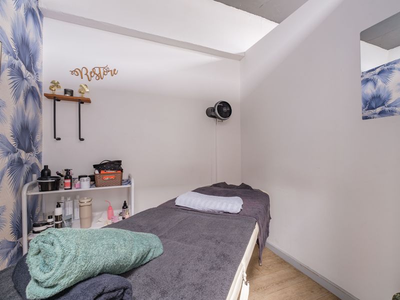 Small offices in Simbithi Office Park rarely come up... and this one is available now - Photo 8