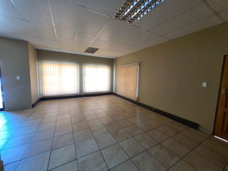 WORKSHOP TO RENT IN NALEDI - Photo 10