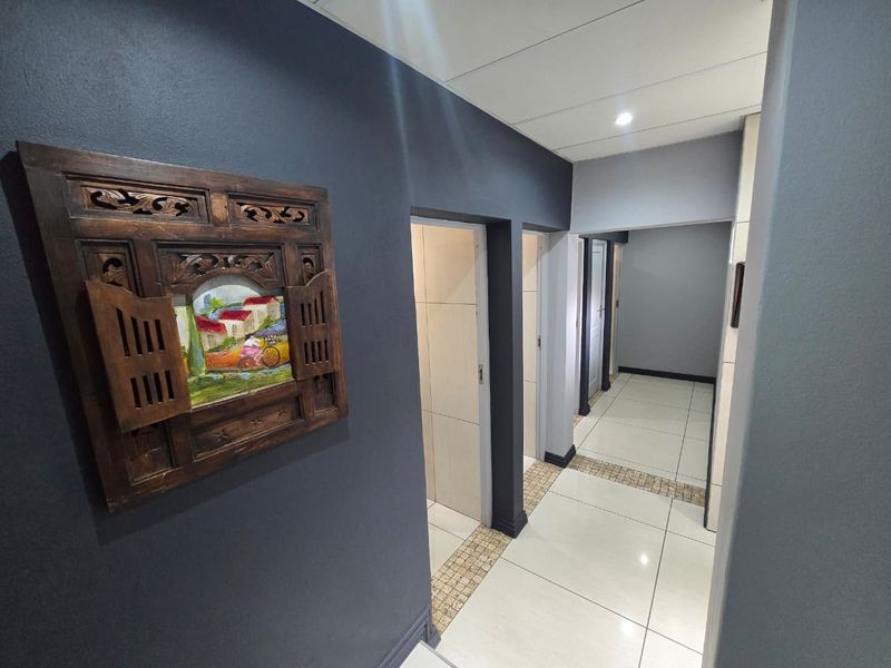 Prime Office Space For Sale – Versatile & Fully Equipped. - Photo 8