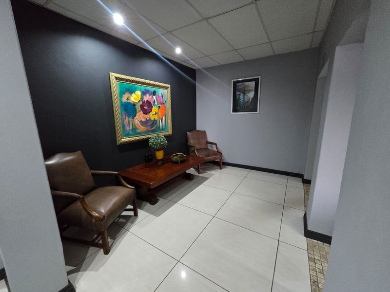 Prime Office Space For Sale – Versatile & Fully Equipped. - Photo 3