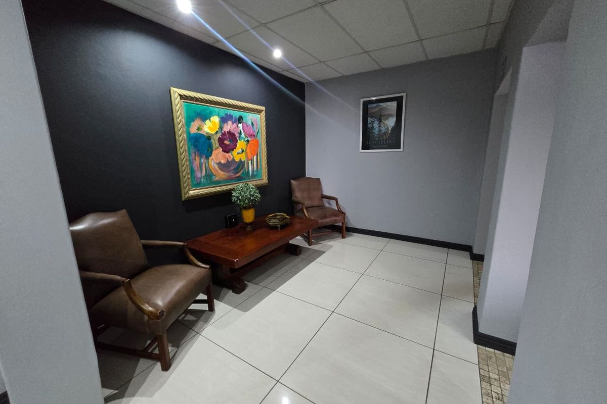 Prime Office Space For Sale – Versatile & Fully Equipped. - Photo 3