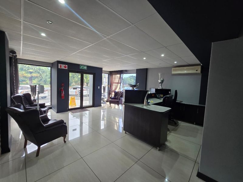 Prime Office Space For Sale – Versatile & Fully Equipped. - Photo 2