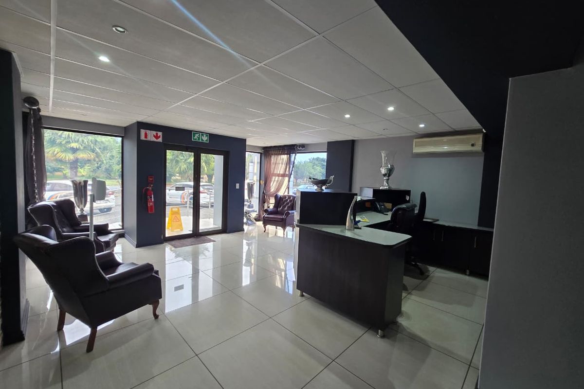 Prime Office Space For Sale – Versatile & Fully Equipped. - Photo 2