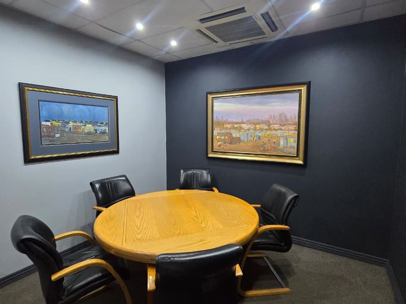 Prime Office Space For Sale – Versatile & Fully Equipped. - Photo 5