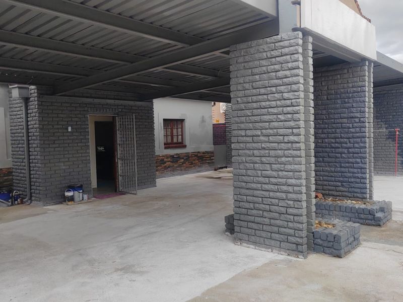 Prime Commercial Investment Opportunity – Springs Central - Photo 1