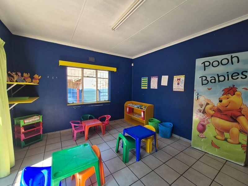 !RARE COMMERCIAL OPPORTUNITY! - Photo 2