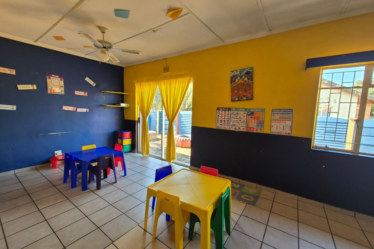 !RARE COMMERCIAL OPPORTUNITY! - Photo 4