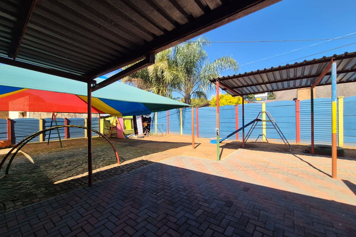 !RARE COMMERCIAL OPPORTUNITY! - Photo 5