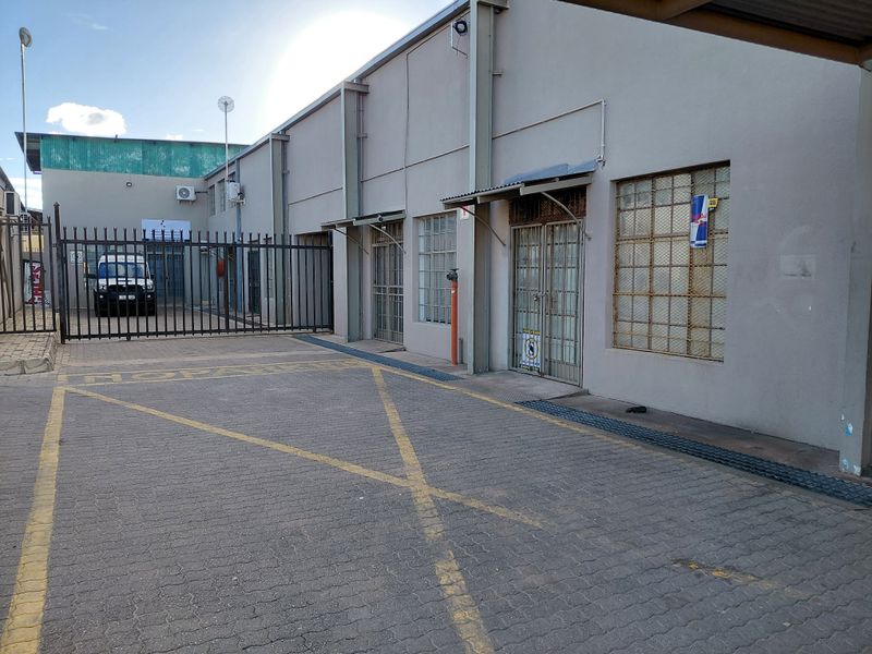 High-Value Industrial Property in a Prime Commercial Location - Photo 8