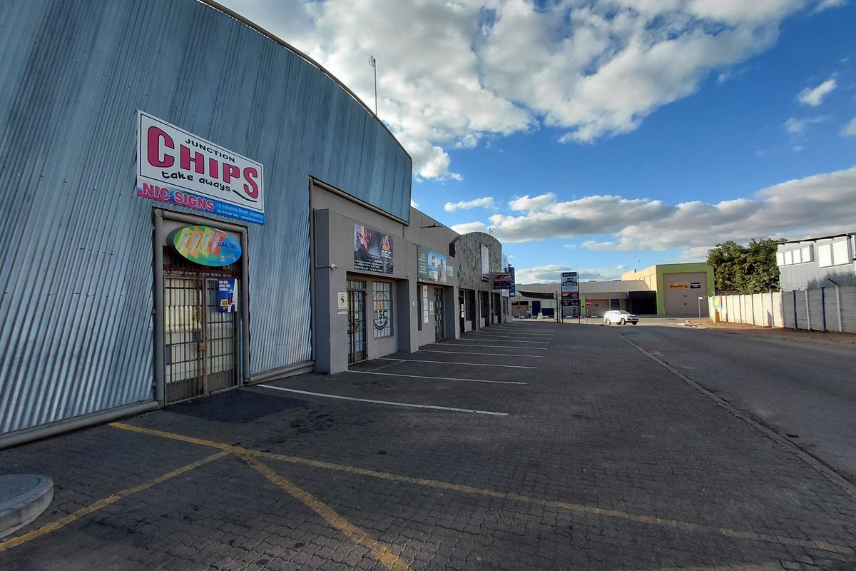 High-Value Industrial Property in a Prime Commercial Location - Photo 5